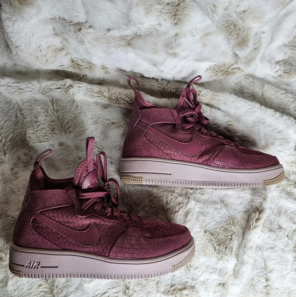 Nike Force is Female Airforce‎ Mid Vintage 6.5